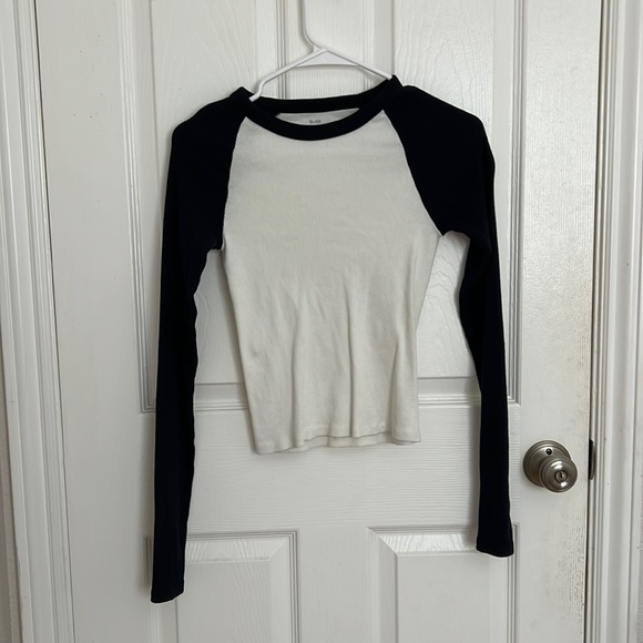 Brandy Melville Tops - BRANDY MELVILLE TOP
